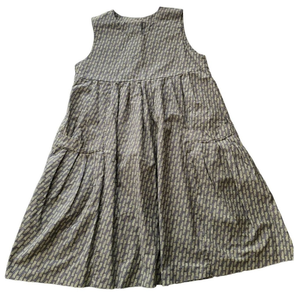 PINTUCK WOMANS DRESS SIZE MEDIUM | B2 - Picture 3 of 8